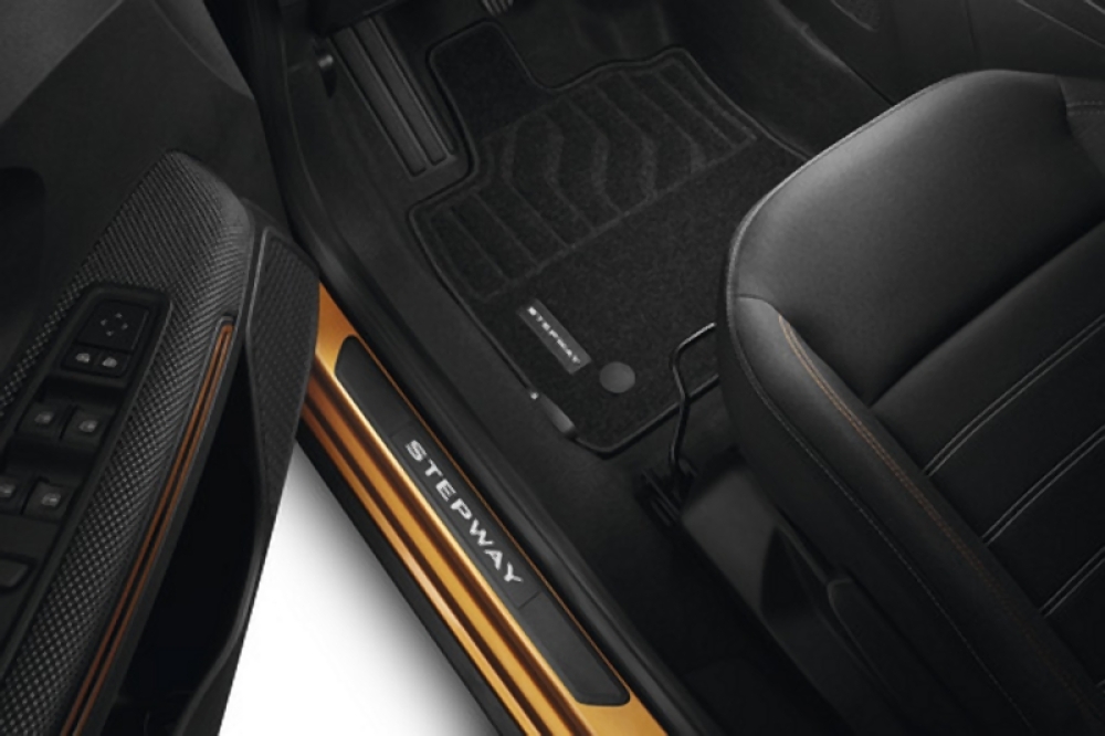 Dacia Sandero 3 Stepway Door sills in front